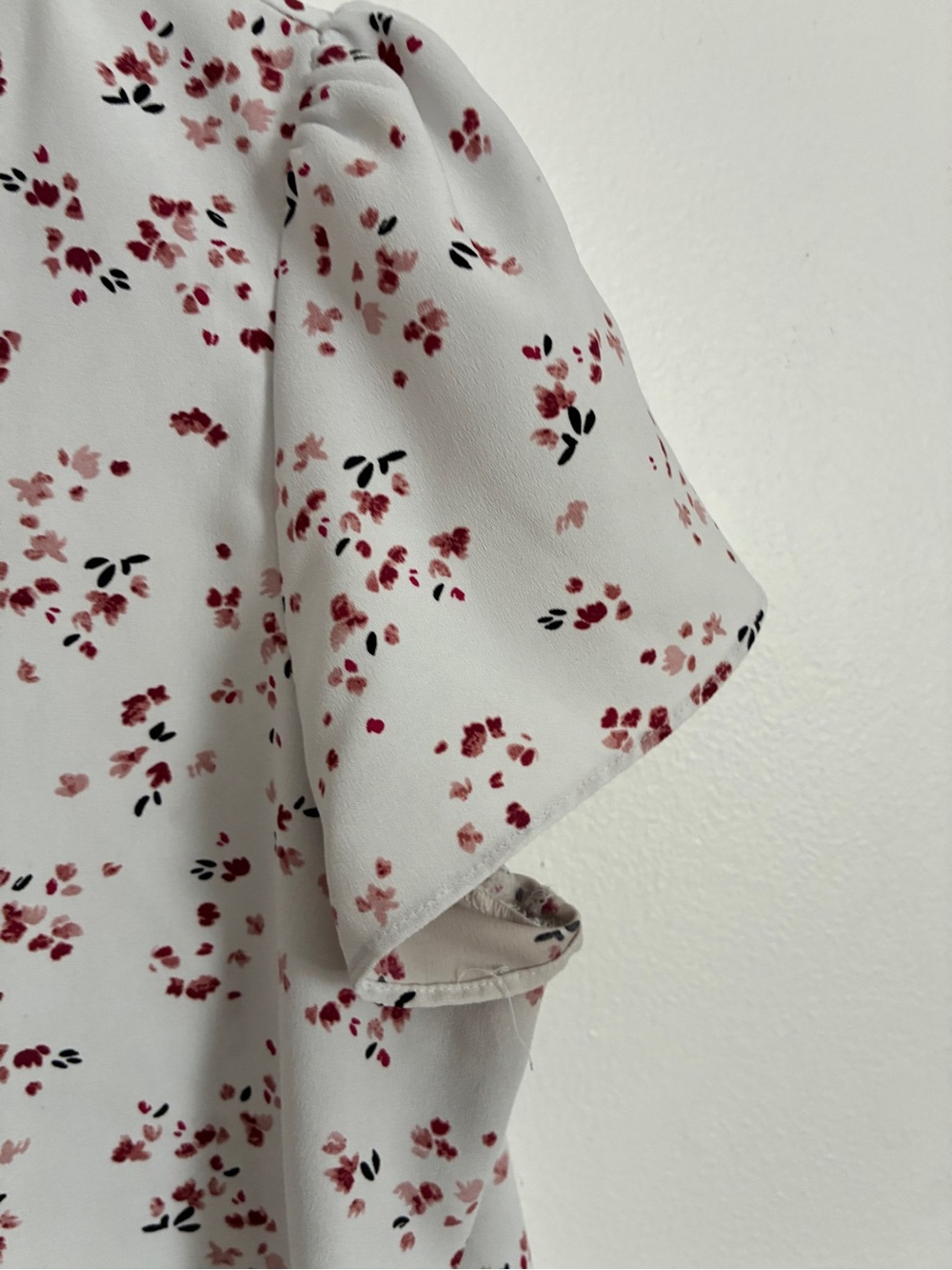 Hilary Radley Short Sleeve floral Blouse Size Large - Picture 3 of 3